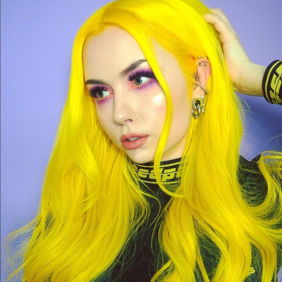 ?Delle 22” YELLOW NATURAL WAVY LACE FRONT WIG?